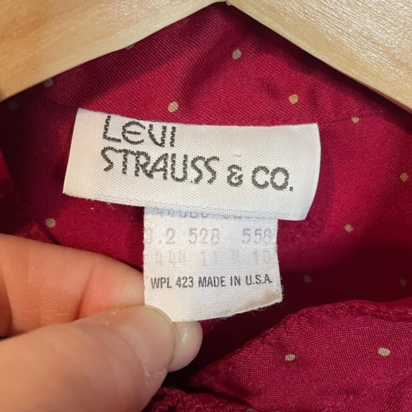 VTG Levi Strauss burgundy button down LS polyester blouse w/ dots & pleated bow - Picture 9 of 11